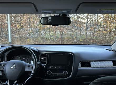 Mitsubishi - Outlander