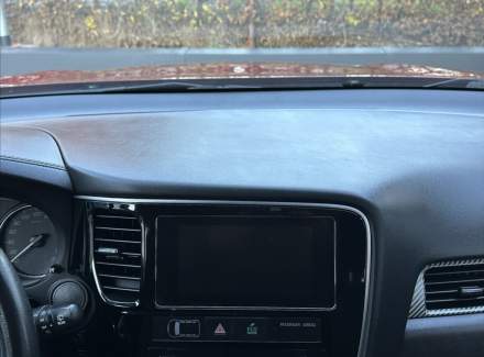 Mitsubishi - Outlander