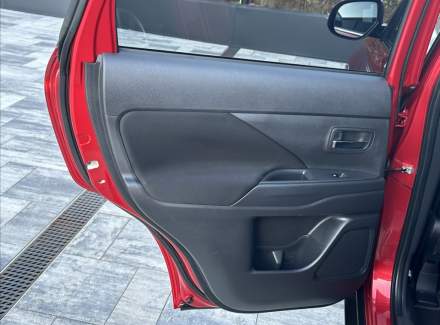 Mitsubishi - Outlander