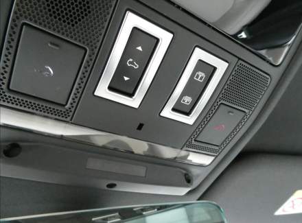 Land Rover - Defender