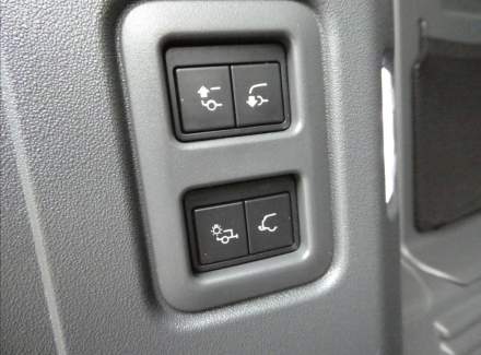 Land Rover - Defender