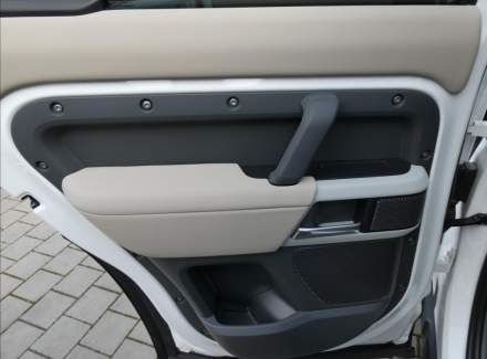 Land Rover - Defender