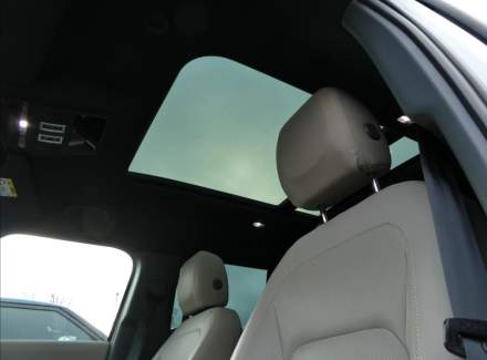 Land Rover - Defender