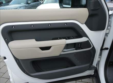 Land Rover - Defender