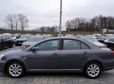 Toyota - Avensis