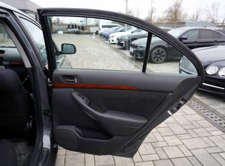 Toyota - Avensis