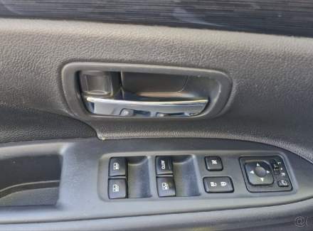 Mitsubishi - Outlander
