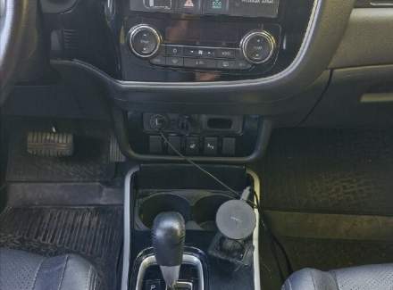 Mitsubishi - Outlander