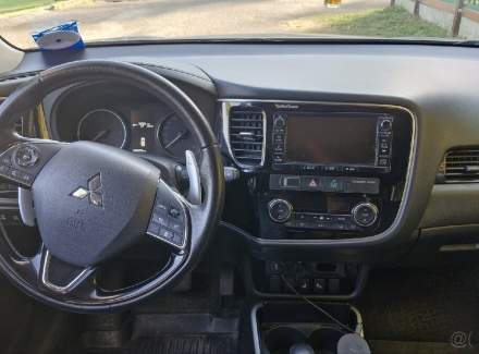 Mitsubishi - Outlander