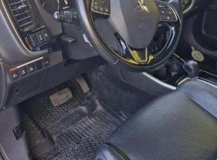 Mitsubishi - Outlander