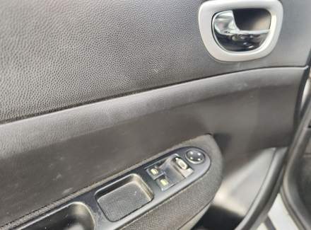 Peugeot - 307