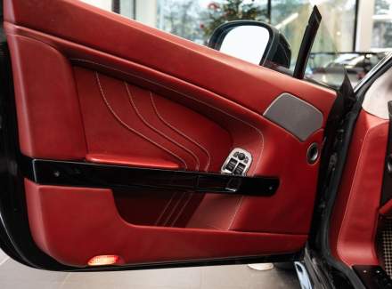 Aston Martin - V12 Vantage