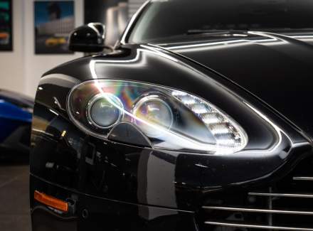 Aston Martin - V12 Vantage