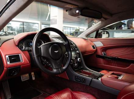 Aston Martin - V12 Vantage