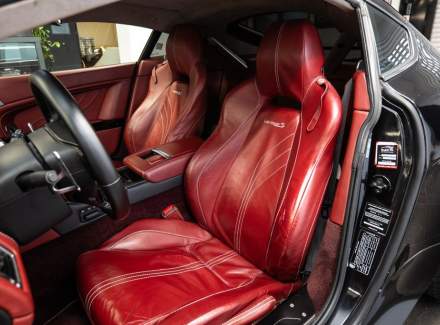 Aston Martin - V12 Vantage