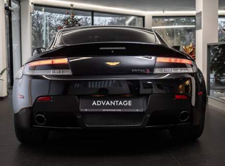 Aston Martin - V12 Vantage