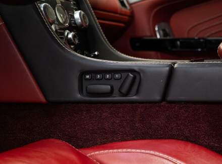 Aston Martin - V12 Vantage