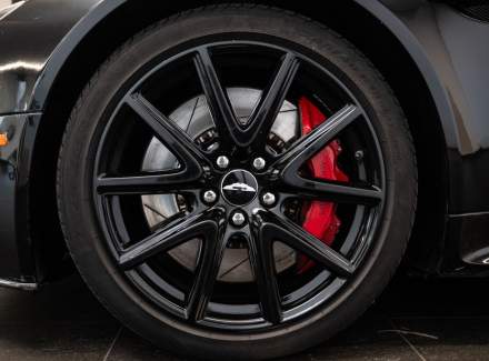 Aston Martin - V12 Vantage