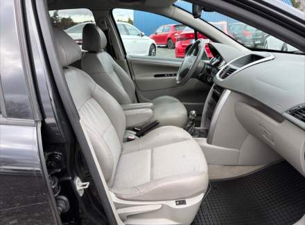 Peugeot - 207