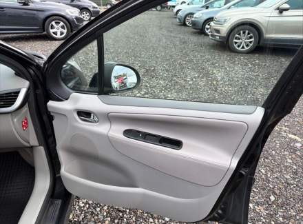 Peugeot - 207