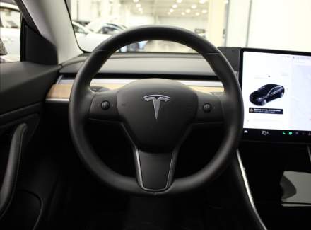 Tesla - Model 3