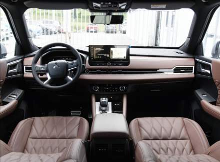 Mitsubishi - Outlander