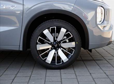 Mitsubishi - Outlander