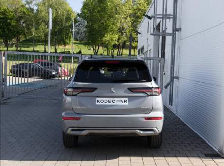 Mitsubishi - Outlander