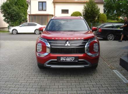 Mitsubishi - Outlander