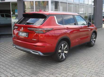 Mitsubishi - Outlander