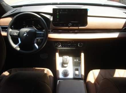 Mitsubishi - Outlander