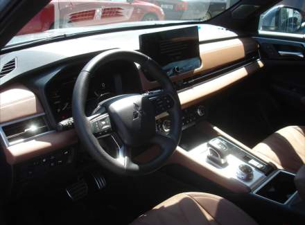 Mitsubishi - Outlander