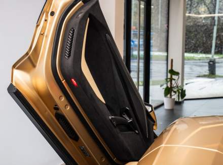 Lamborghini - Revuelto