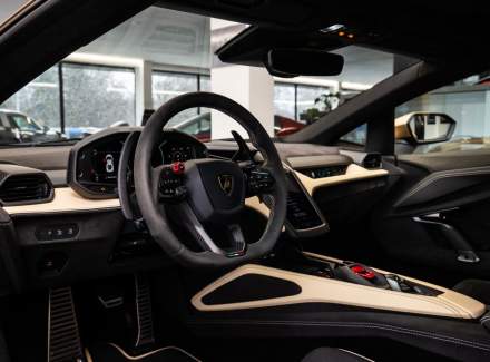 Lamborghini - Revuelto