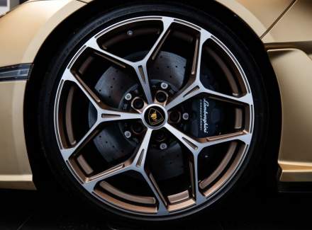 Lamborghini - Revuelto