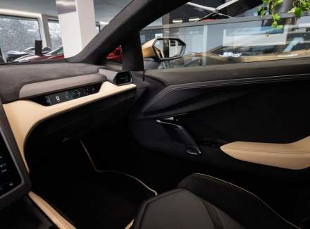 Lamborghini - Revuelto