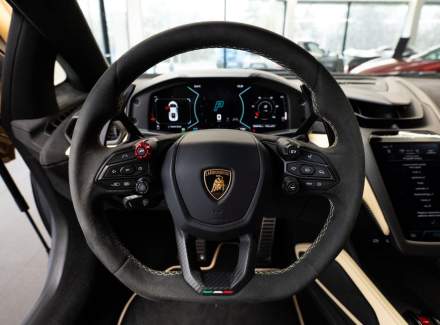 Lamborghini - Revuelto