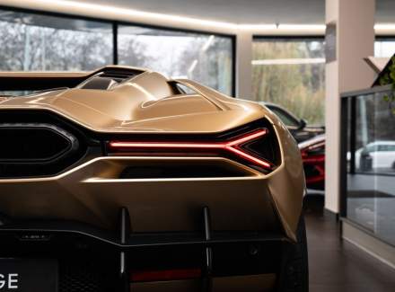 Lamborghini - Revuelto