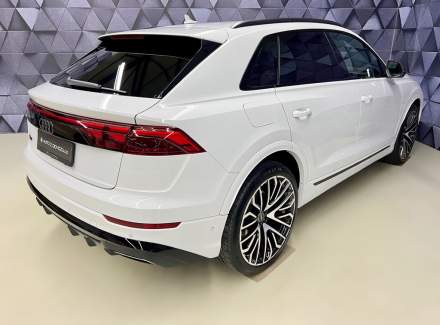 Audi - Q8