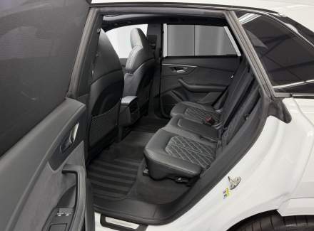Audi - Q8