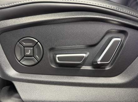 Audi - Q8