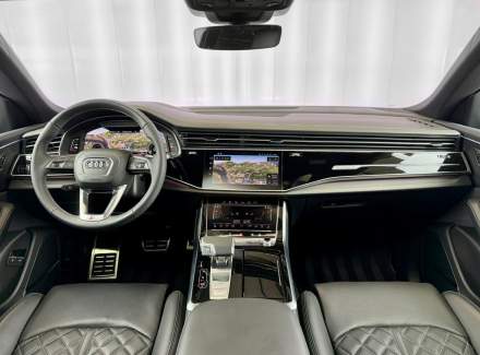Audi - Q8
