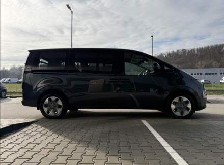 Hyundai - Staria