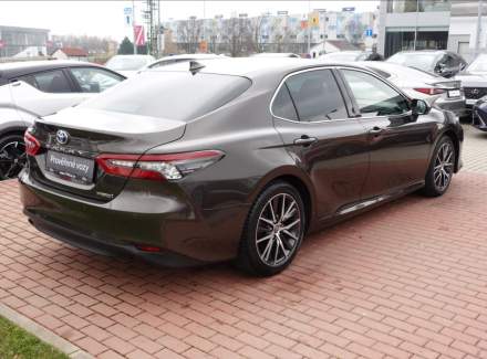 Toyota - Camry