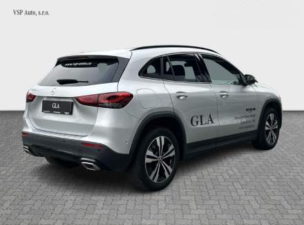 Mercedes-Benz - GLA