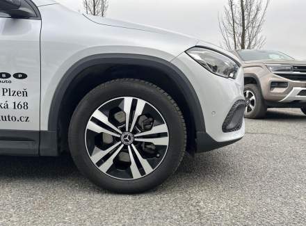 Mercedes-Benz - GLA