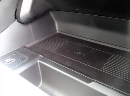 Land Rover - Range Rover Velar