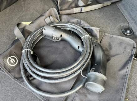 Land Rover - Range Rover Velar