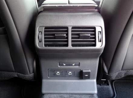 Land Rover - Range Rover Velar