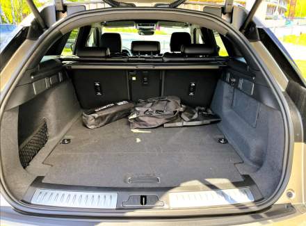 Land Rover - Range Rover Velar